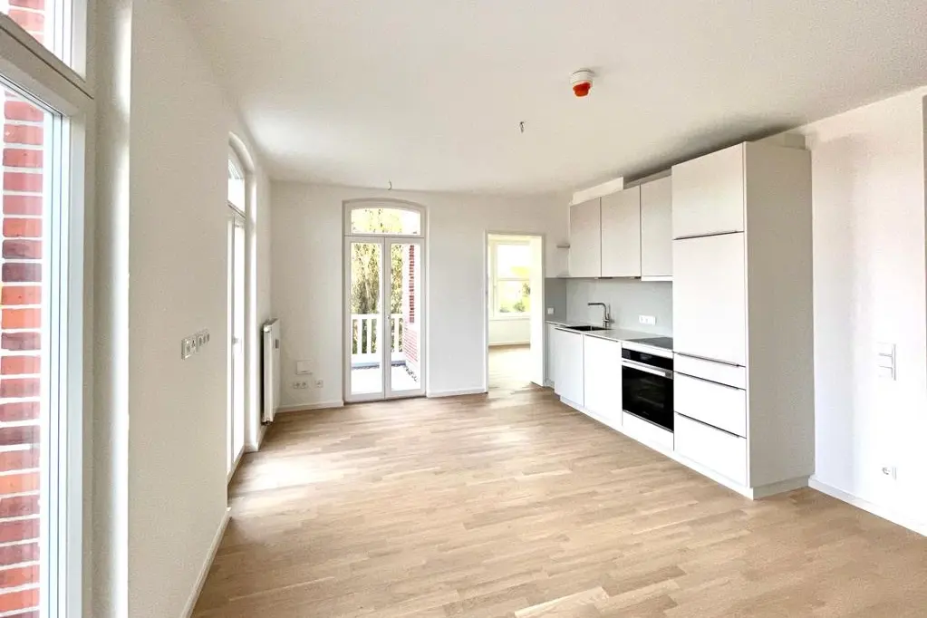 Galeriehotel Langeoog: Neu gebautes Apartment, Küche und Essbereich