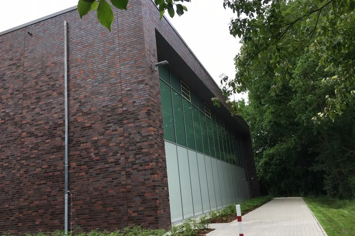 Sporthalle IGS- Flötenteich: Rückansicht