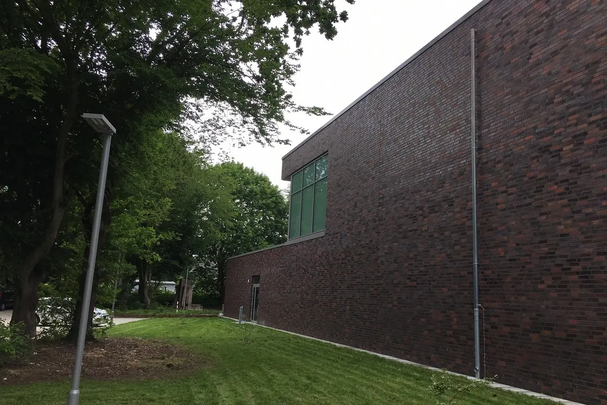 Sporthalle IGS- Flötenteich: Seitenansicht