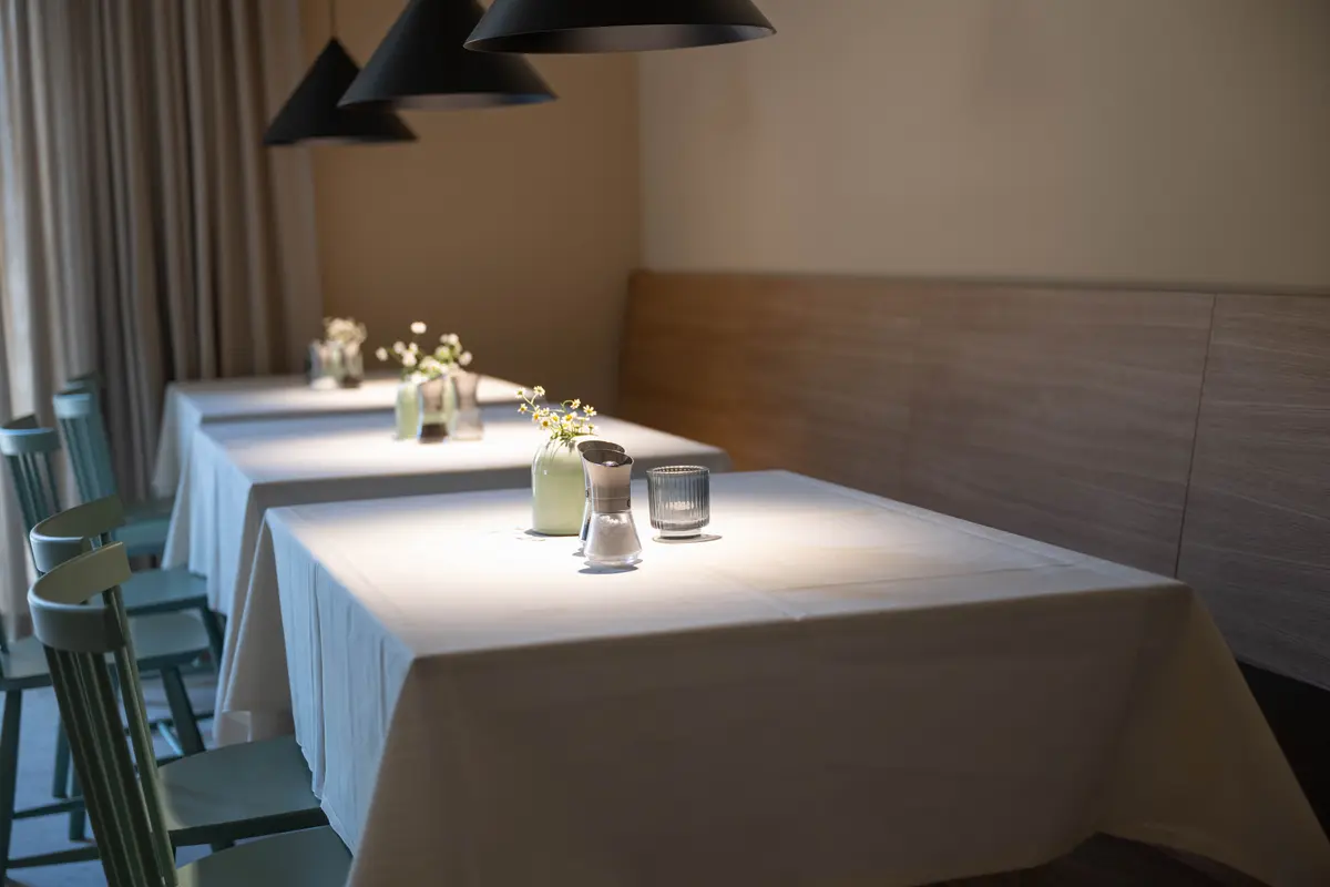 Haus Meeresstern: Tische im Restaurant